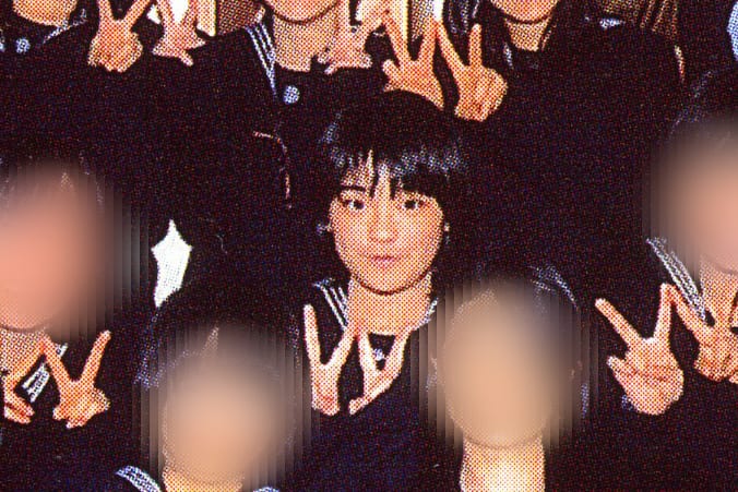 ピースサインも（卒業アルバムより）