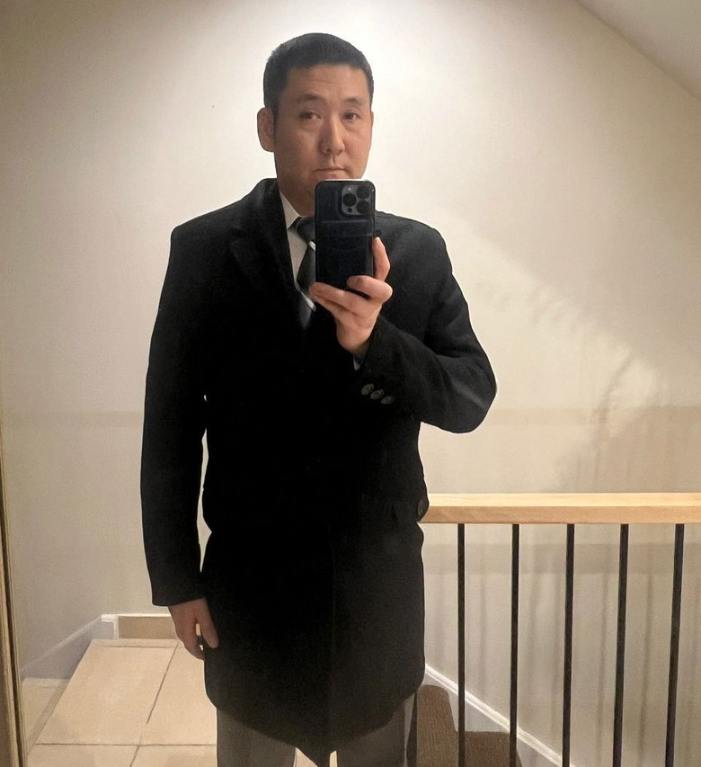 エアラインでの対面面接の前夜に正装の確認をしているおりょうさん