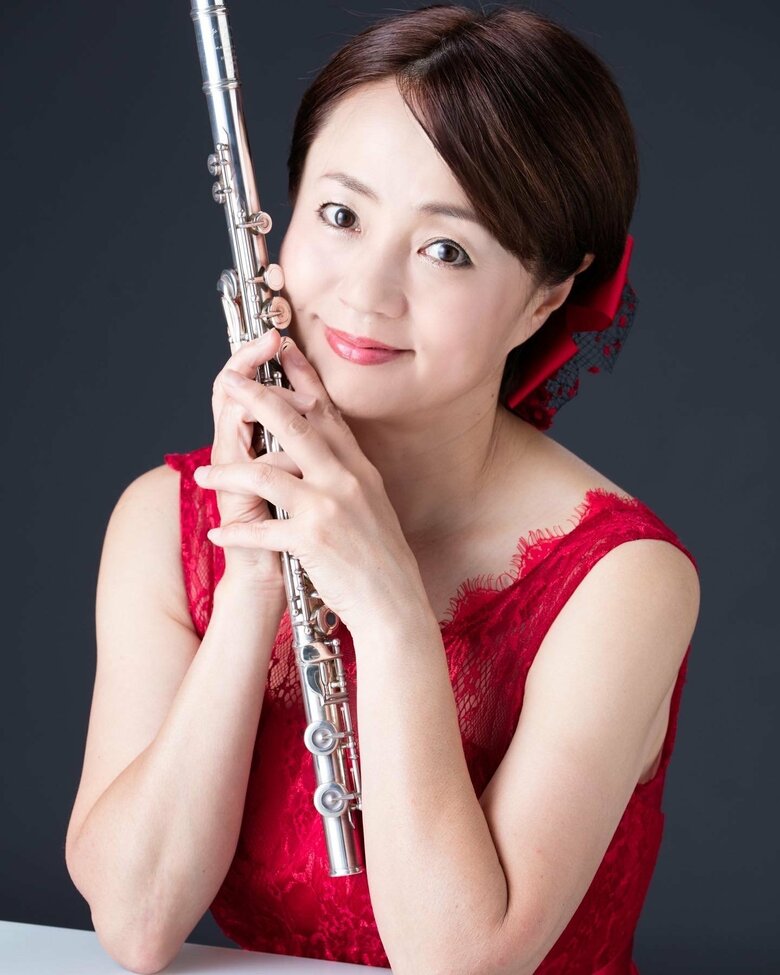 趣味で始めたフルートも舞台に立つ腕前に
