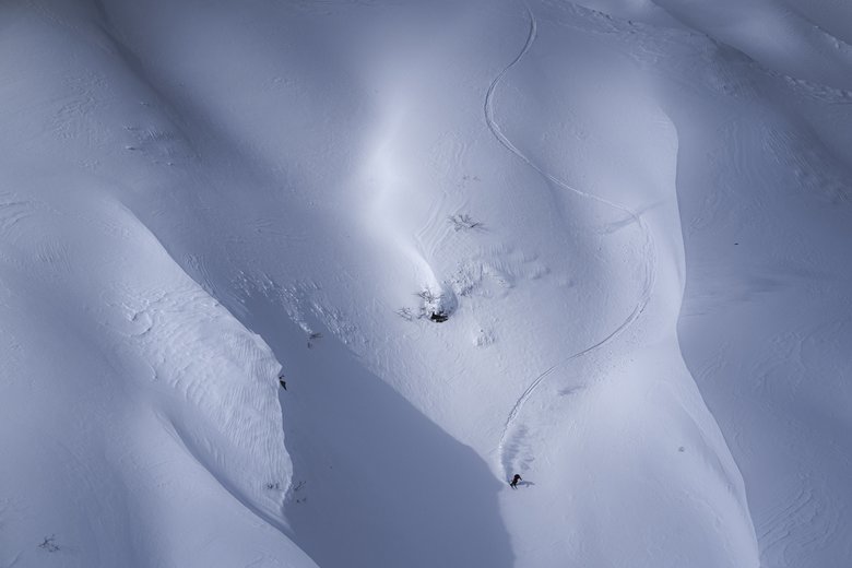 フリーライドは自然のままの斜面を自由に滑るのが最大の特徴で、雪さえあればどこでも滑れる