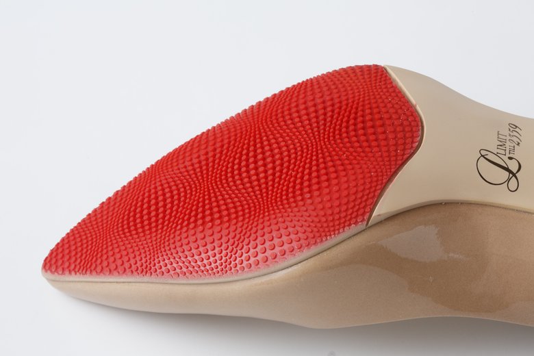 ▲すべり止めつきだからどんな道でも安心して歩けます