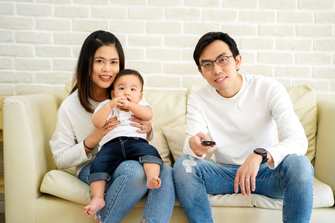 赤ちゃんとテレビ の適切な距離 目の発達 に悪影響を及ぼさない対策 Chanto Web
