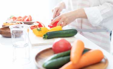 カレーの玉ねぎは炒めず煮る!?料理長が教える「定番料理」の格上げレシピ