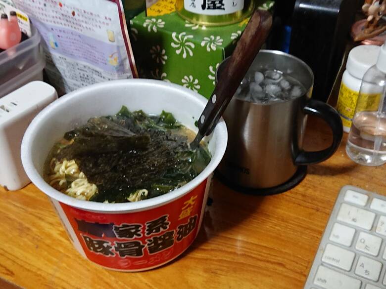 食べてはいけないとわかってはいても手が伸びてしまうカップラーメン…