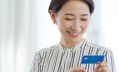 クレジットカードの見直し「春」が最適の訳