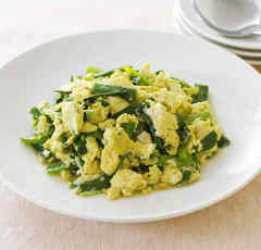 斬新すぎるニラ玉登場に「これは美味しさの終着駅!!」