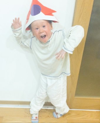 元気いっぱいで両親を笑わせることも得意な濵口賀久くん　