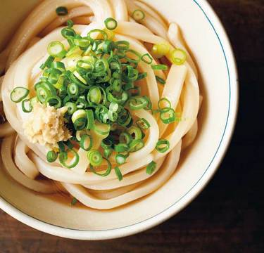 讃岐の定番「ぶっかけうどん」レシピ【おうちで丸亀製麺】