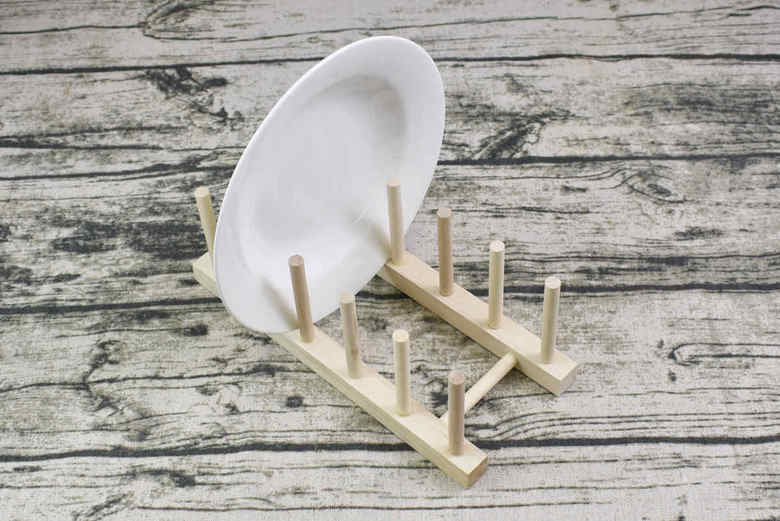 ダイソーおすすめ収納「木製お皿立て」の使用中画像