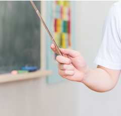 過去最低になった「公立小学校教員の競争率」を不安視する親の声