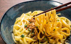 小倉優子さんも絶賛！幅広い世代に人気の「まぜ麺ランキング」BEST5