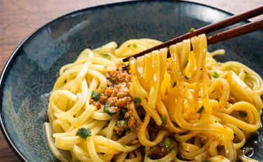 小倉優子さんも絶賛！幅広い世代に人気の「まぜ麺ランキング」BEST5