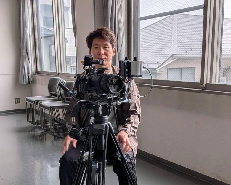 演技のワークショップを開催する金井さん