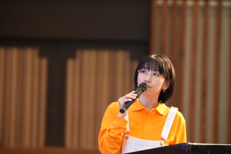 防災について講演する時東ぁみさん