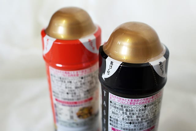 1アクションで左右どちらからでも開けることができる「易開封シュリンク」