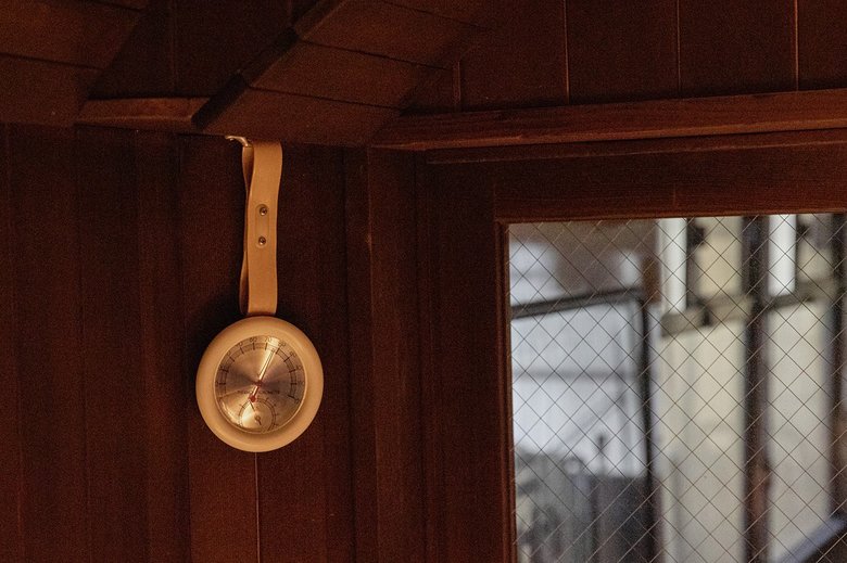 温度計にリメイクされたバスのつり革