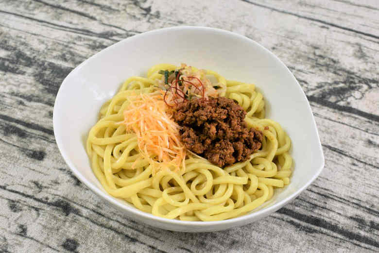 ファミマの人気ラーメンしびれる辛さ冷し辛味噌まぜそばの実物画像3
