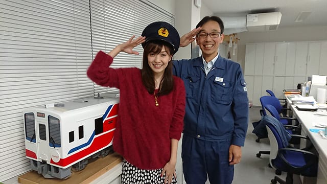 津波で線路や駅に大きな被害を受けた岩手県　三陸鉄道の金野淳一さん（写真右）と高橋さん