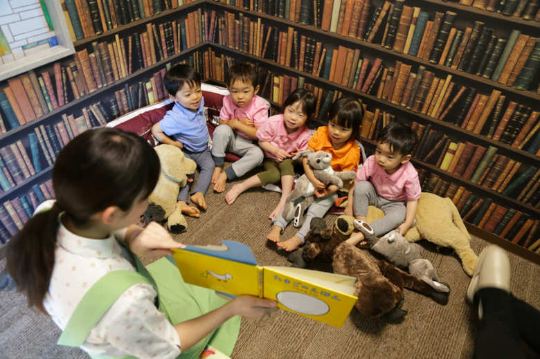 図書館のように絵本を集中して読める小部屋も設けている
