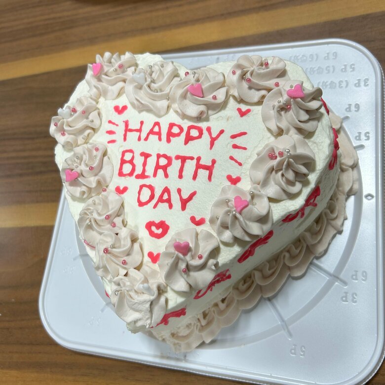 友さんの18歳のお誕生日に友人が手作りしてくれたバースデーケーキ