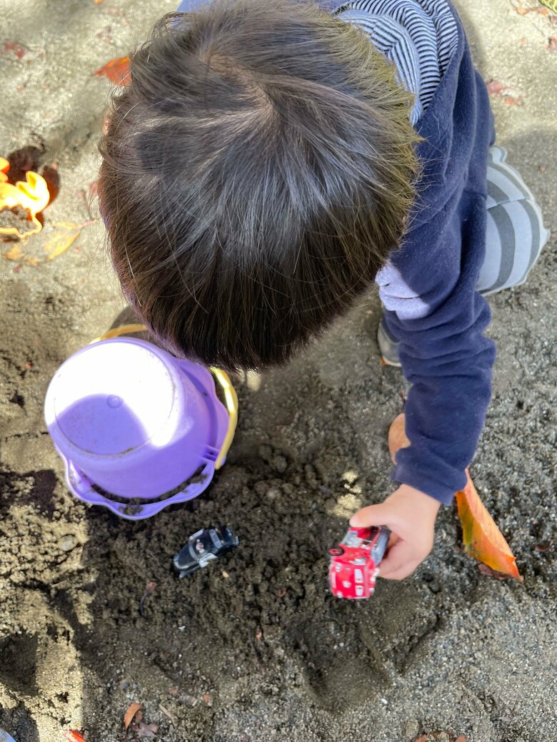 子どもの砂遊びを見るだけでも「おもしろい」とhitomiさん
