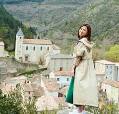 女優・真野恵里菜さん愛用の化粧水「担当のヘアメイクから肌に良いとすすめられたのがきっかけです」