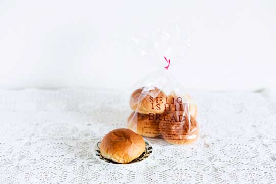 成城石井自家製 北海道美瑛産小麦とマスカルポーネのバターロール