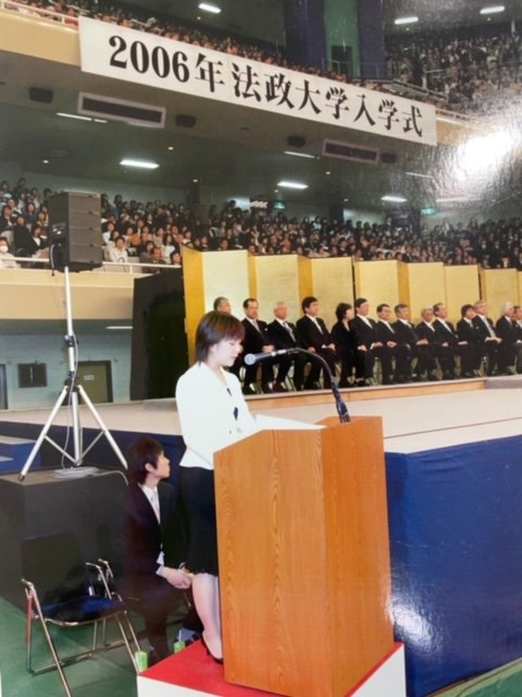 山梨放送内定後の原さん。入学式では司会を任された