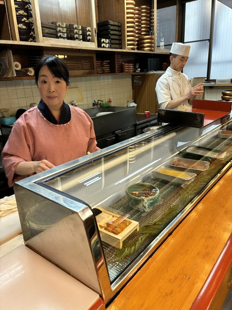 女将のお仕事中！