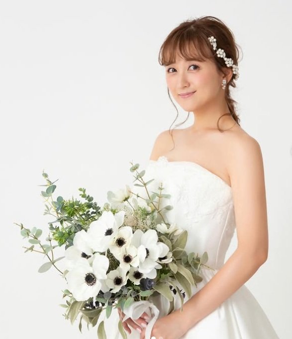 純白のウェディングドレスがとてもお似合いです