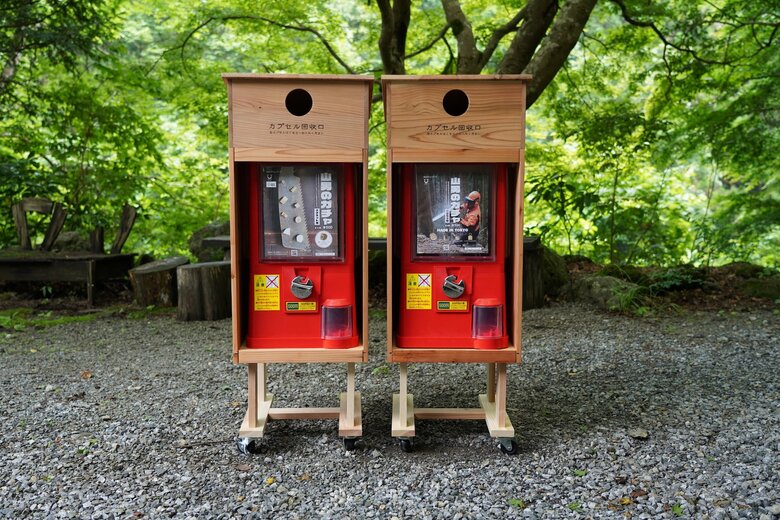 木を1本丸ごと活かしたおもちゃや雑貨が出てくるオリジナルガチャ