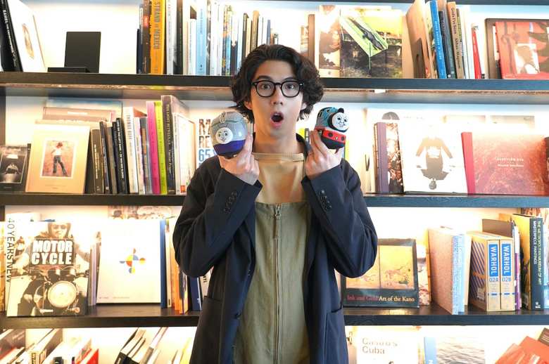 トーマス＆ケンジのぬいぐるみと一緒に