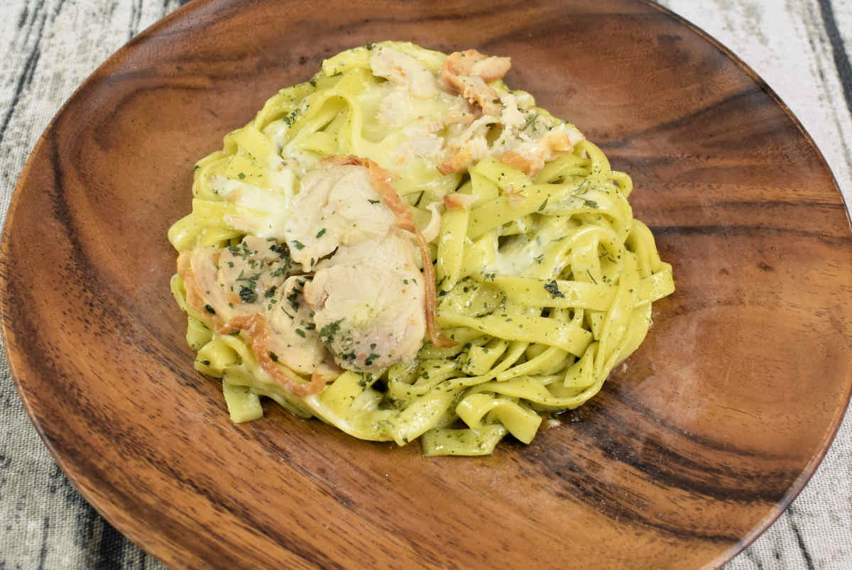 ローソンの人気パスタ「クアトロチーズのジェノベーゼパスタ」の実物画像02