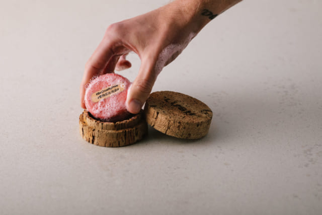 製品の表面には、国際的に活動する動物福祉団体「ヒューメイン・ソサイエティー・インターナショナル」が世界中で展開するキャンペーンの「#BeCrueltyFree」が明記されている