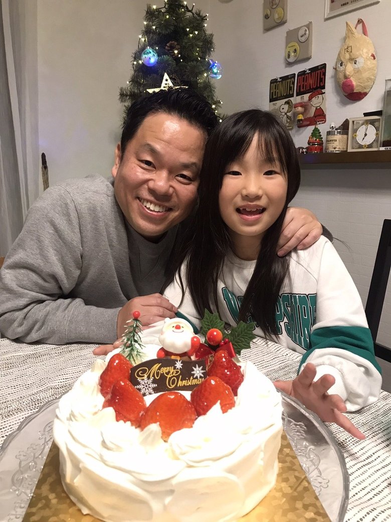 ダイアン津田と長女 クリスマスケーキを前に嬉しそう