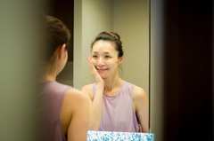 老け顔の元凶に!? 目元美人のマスカラの落とし方「拍子抜けするほど簡単」