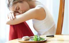 骨粗鬆症「女性が約8割」今すぐ見直したい5つのNG行動【専門医に聞く】