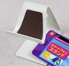 ダイソー「スマートフォンスタンド」動画を視聴する時に大活躍のスグレモノ