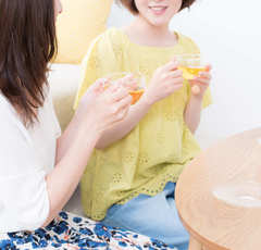 夕食の支度があるのに…長居するママ友、角が立たず帰宅を促すには!?