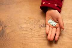 「なに食べてるの？」子どもが薬を誤飲する〝予想外の理由〟と防止策