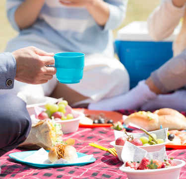 義家族を祝いたがる親に困惑!!「干渉し過ぎ」娘の心配は杞憂か!?