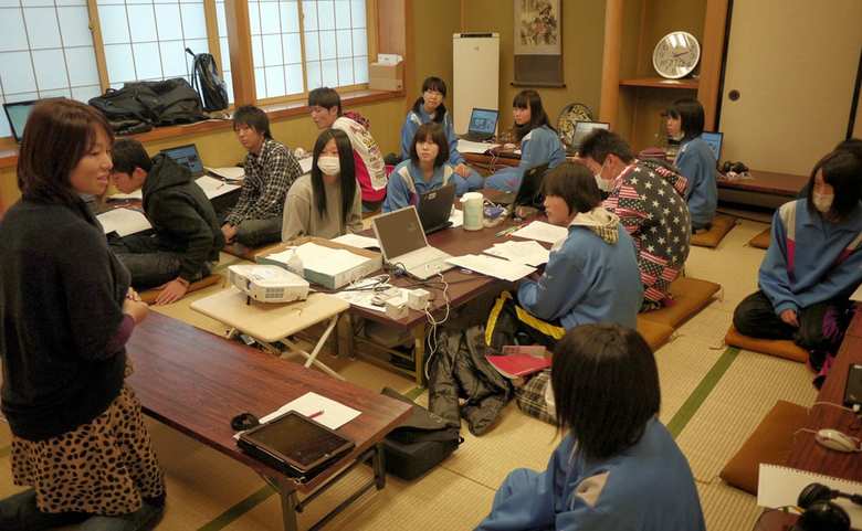 活動の一場面（左が今村さん）