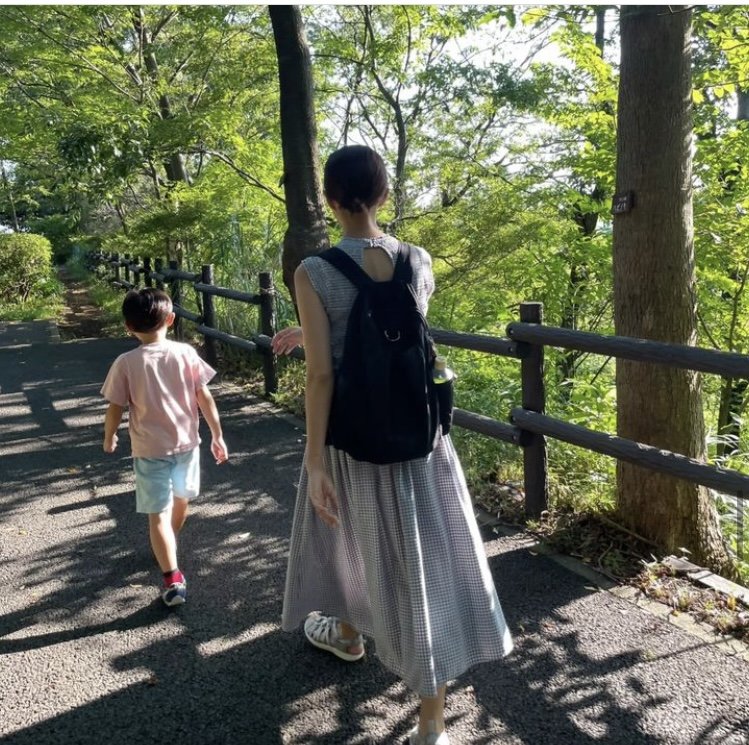 横浜の植物園を楽しむ近藤さん親子