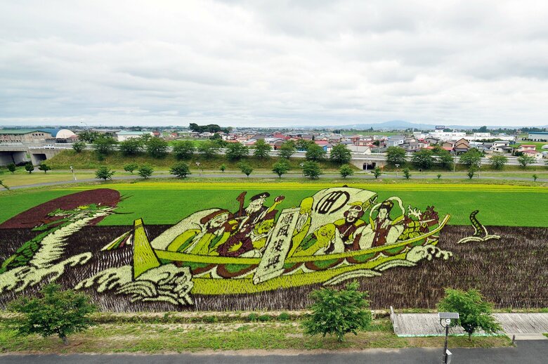平成24年の第2田んぼアート作品「七福神」。7色9品種を使って描かれた（来場者数：約12万人）