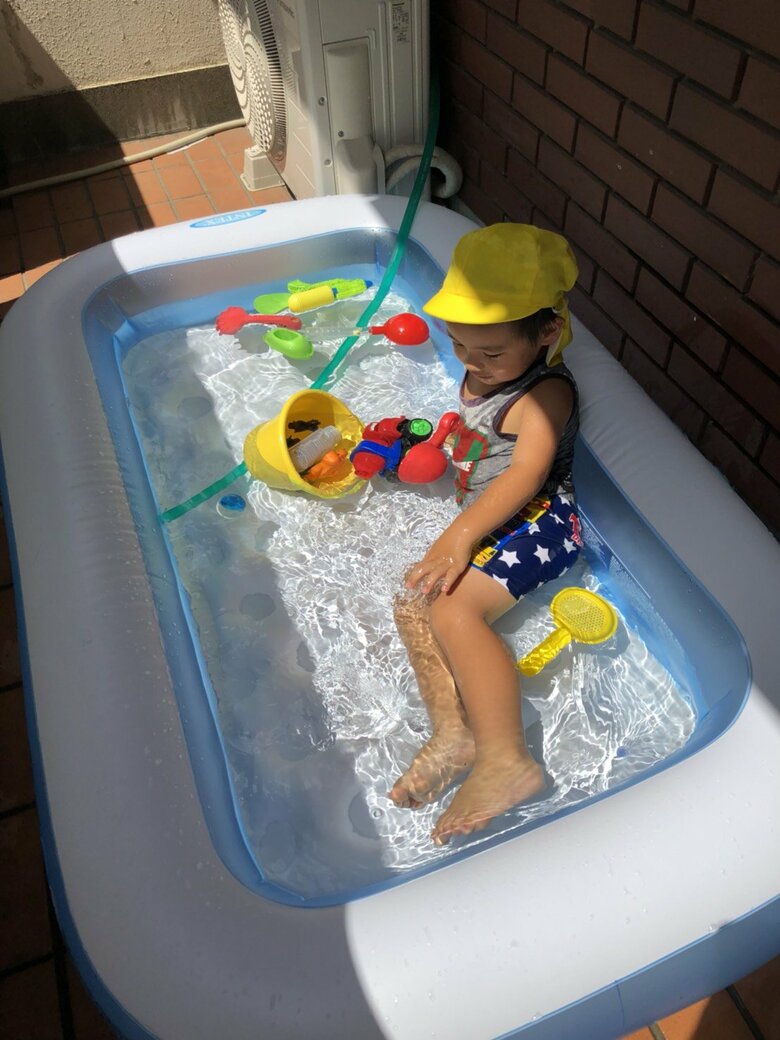 ▲隙があれば息子を即プールに入れてくれる嫁に感謝。