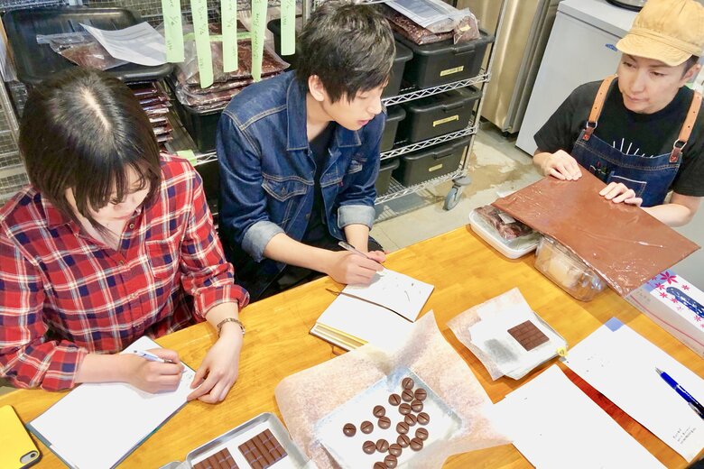 栄養の配合と味のバランスに苦戦したという商品開発中の様子