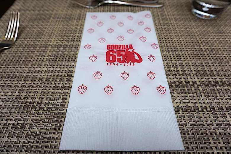 ナプキンも「イチ・ゴジラ」仕様