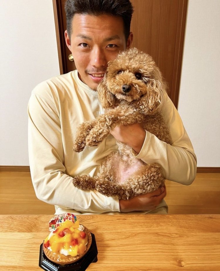 愛犬・ぽてとちゃんの誕生日を祝う鈴木準弥選手