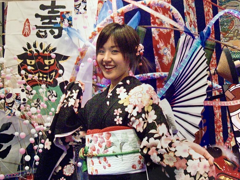 かわいい！「新春かくし芸大会」にて艶やかな振袖姿の石本さん