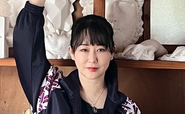 東村アキコ「ストッキングの伝線から解放された」50代を前に忍耐力が必要なファッションから解放され「今がいちばん自然体でラク」と語る